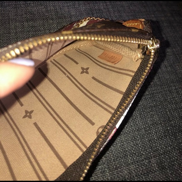 🧡🤎🤎🎁🎄Luis Vuitton limited edition mini pochette - Picture 5 of 9